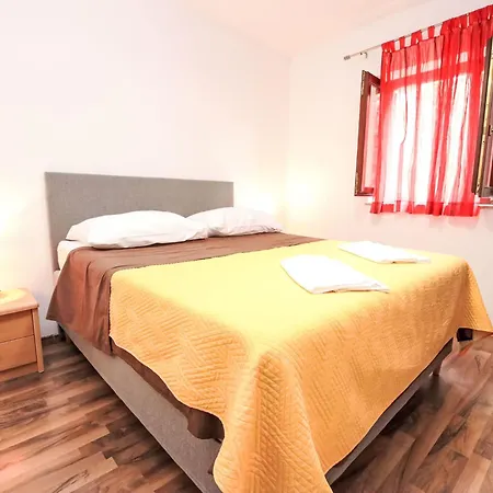 Gorana By Interhome Mirce